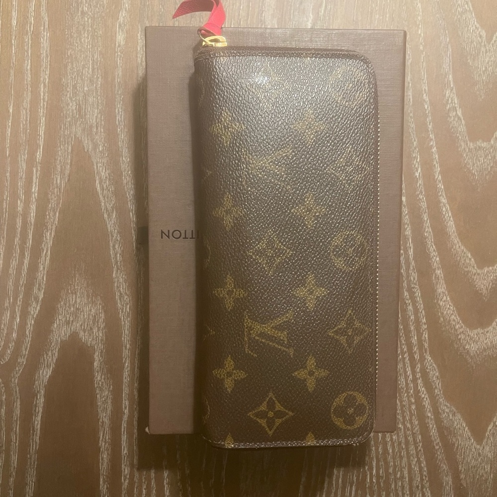 Long Louis Vuitton Clemence Wallet Fushia